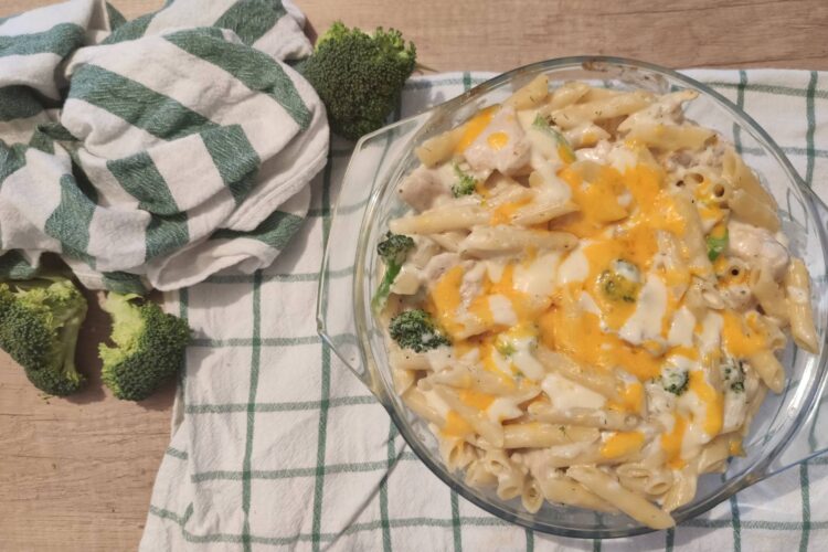 Alfredo Pasta with Chicken and Broccoli - Baked Pasta Recipe Easy
